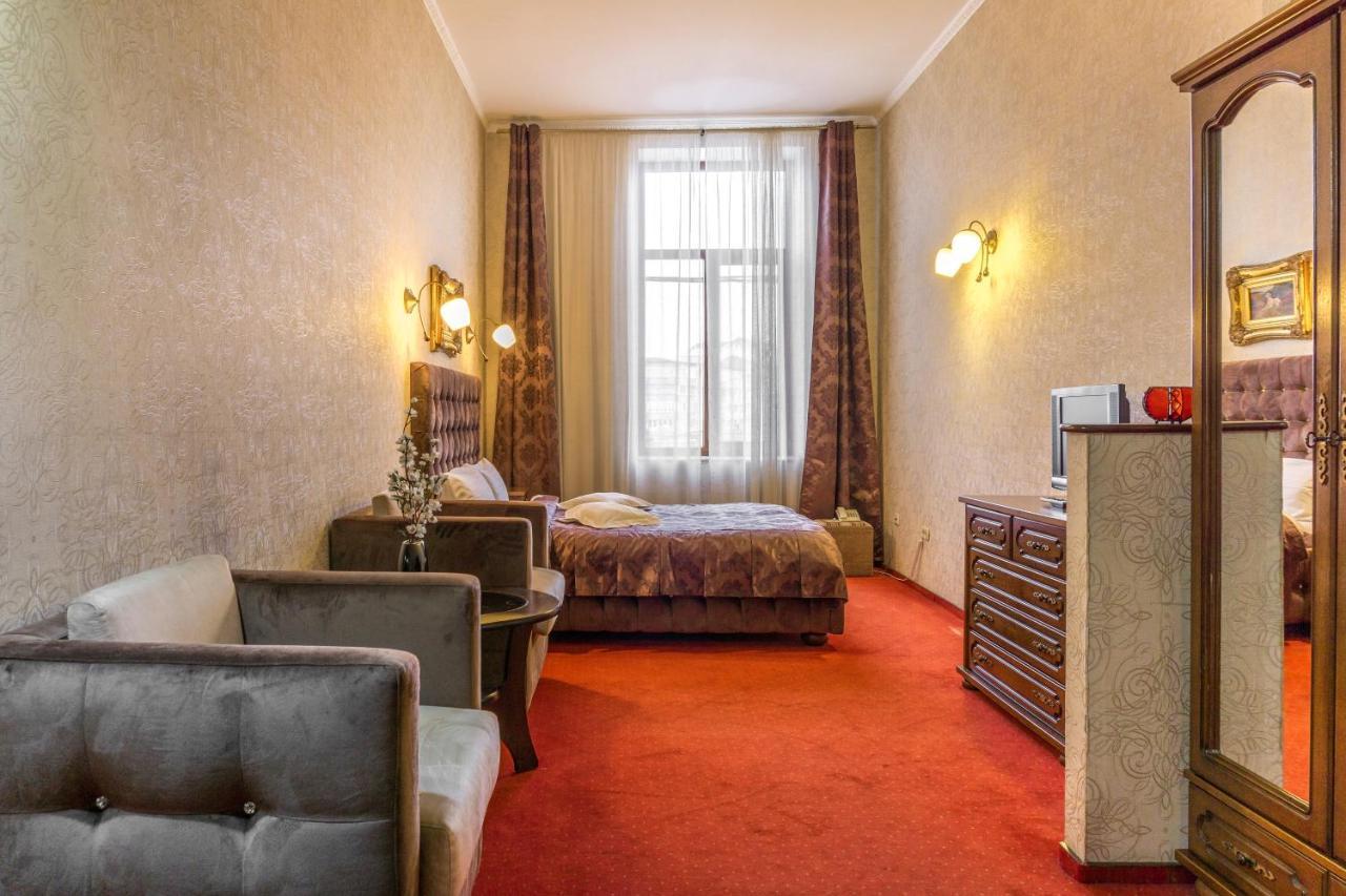 Hotel Ferdinand Hateg Exterior photo